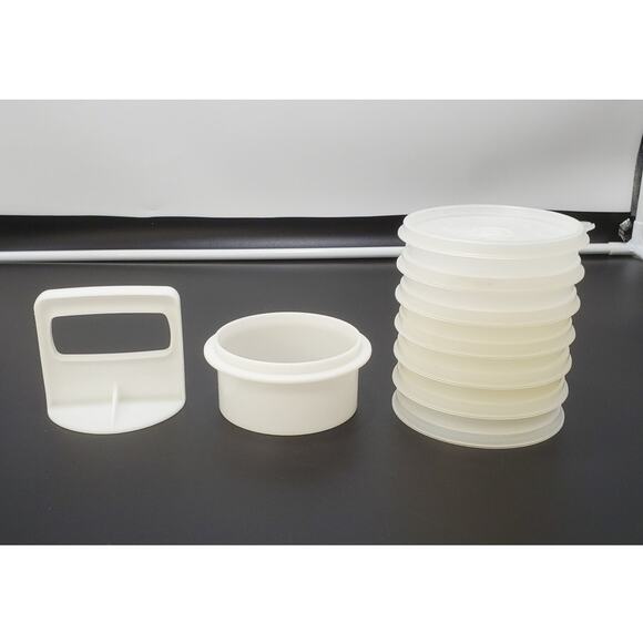 VTG Tupperware 882 4” Hamburger Press & 6 Hamburger Keepers 1 Seal - Picture 1 of 4